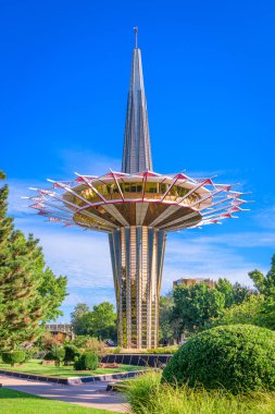 Tulsa, Oklahoma - 3 Eylül 2018: Oral Roberts Üniversitesi'nde dua Kulesi.