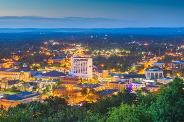 Hot Springs, Arkansas, ABD şehir silueti şafaktan itibaren.