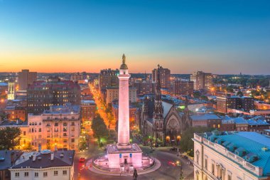 Baltimore, Maryland, ABD cityscape Mt. Vernon ve Washington Anıtı. 