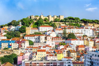 Lizbon şehir manzarası Sao Jorge Castle doğru. 