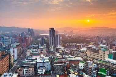 Şafakta yukarıdan Hsinchu, Tayvan şehir şehir manzarası.