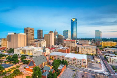 Oklahoma City, Oklahoma, ABD alacakaranlıkta gökyüzü. 