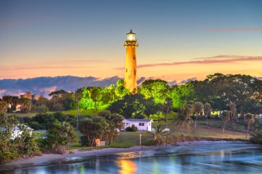 Jupiter, Florida, ABD ile Jüpiter giriş ışık şafak.