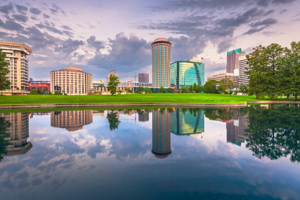 Louis Missouri Usa Stadtbild Der Morgendämmerung Mit Wasserspiegelungen — Stockfoto