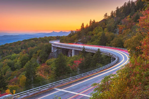 Farfar Mountain North Carolina Usa Linn Cove Viadukten Efter Solnedgången — Stockfoto