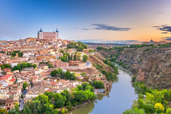 Toledo Spanias Gamle Skyline Ved Daggry – stockfoto