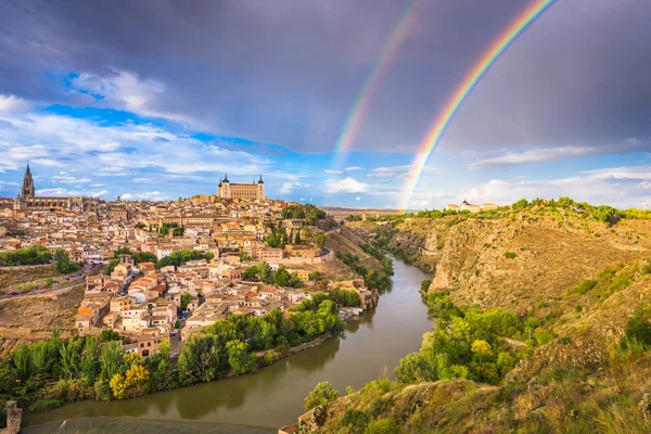 托莱多 西班牙老城区天际线与彩虹 — 图库照片