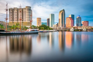Körfezde Tampa, Florida, ABD şehir manzarası