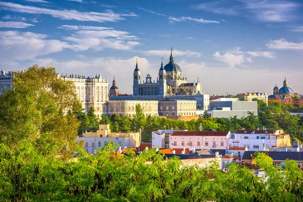 Madrid, Espanha na Catedral de Almudena . — Fotografia de Stock