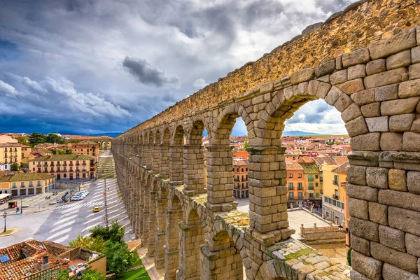 Segóvia, Espanha no antigo aqueduto romano — Fotografia de Stock