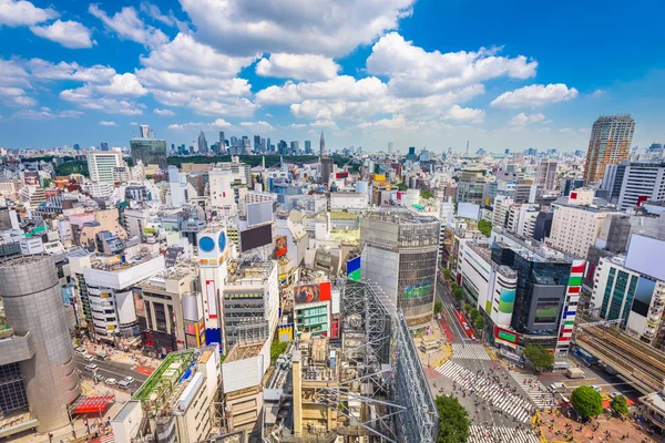 Shibuya, Tóquio, Japão skyline cidade sobre Shibuya Scramble Crosswa — Fotografia de Stock