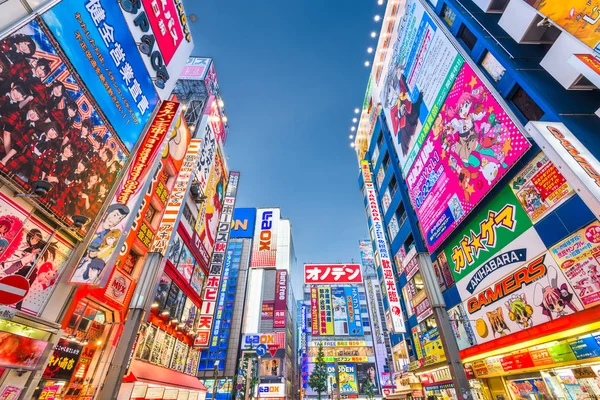 Akihabara, tokyo, japan stadtbild in der dämmerung — Stockfoto