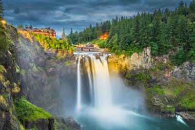 Falls City, Washington, ABD, Snoqualmie Şelalesi