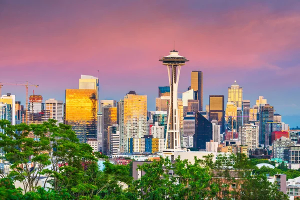 Seattle, Washington, Verenigde Staten centrum skyline 's nachts — Stockfoto