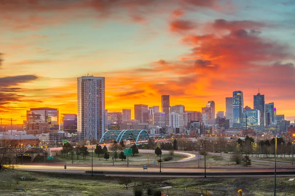 Skyline belvárosi Denver, Colorado, Amerikai Egyesült Államok — Stock Fotó