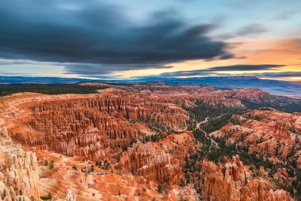 Bryce Canyon National Park, Utah, USA i gryningen — Stockfoto