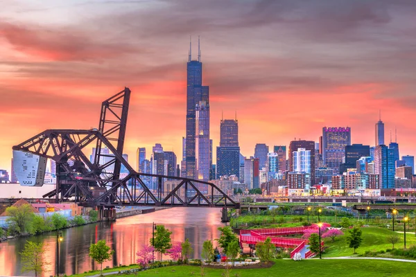 Chicago, Illinois, Usa park och downtown skyline — Stockfoto