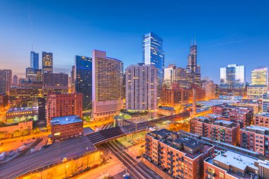 Chicago, Illinois, ABD şehir cityscape alacakaranlıkta. 