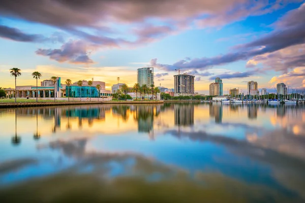 St. Petersburg, Florida, Amerikai Egyesült Államok belvárosában található city skyline — Stock Fotó