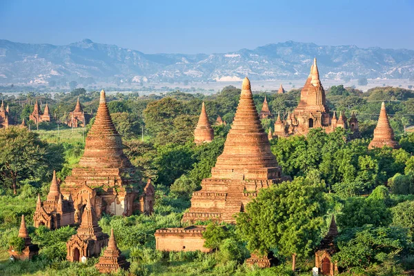 Archaeologi peyzaj Bagan, Myanmar antik tapınak kalıntıları — Stok fotoğraf