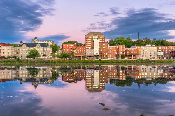 Augusta, Maine, USA Downtown Skyline am Kennebec River — Stockfoto