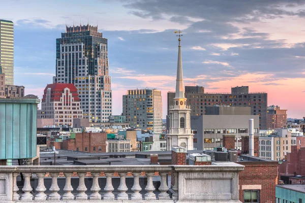 Centrum skyline van Boston, Massachusetts, Usa op het park. — Stockfoto