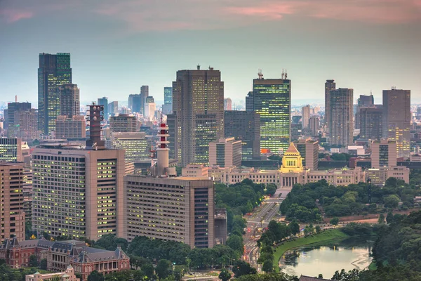 東京都千代田区上空の街並み トワイライトの国会議事堂 — ストック写真
