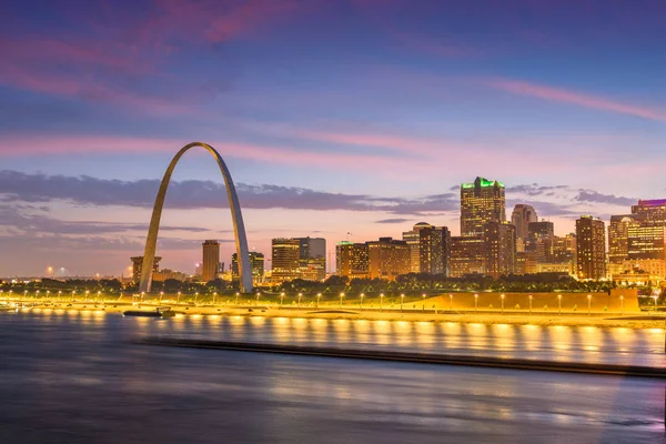 St. Louis, Missouri, Stati Uniti d'America paesaggio urbano del centro sul Mississippi R — Foto Stock