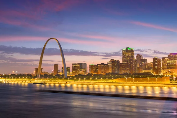 St. Louis, Missouri, EUA cidade no centro da cidade no Mississippi R — Fotografia de Stock