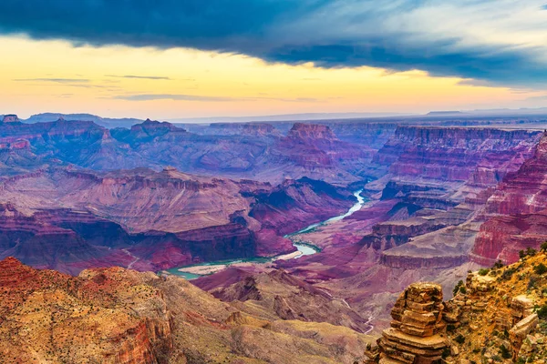 Grand Canyon, Arizona, USA hajnalban a déli peremtől — Stock Fotó