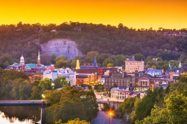Frankfort, Kentucky, Abd şehir silueti Kentucky Nehri üzerinde d
