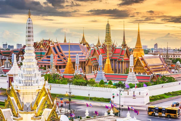 Bangkok, Tailandia en el Templo del Buda Esmeralda y Grand — Foto de Stock