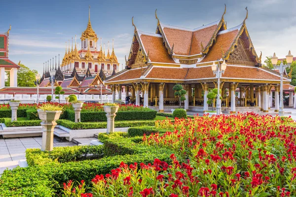 Wat Ratchanatdaram Tempel in Bangkok, Thailand. — Stockfoto