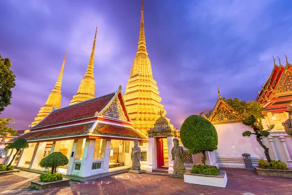 Wat Pho templo em Bangkok, Tailândia . — Fotografia de Stock