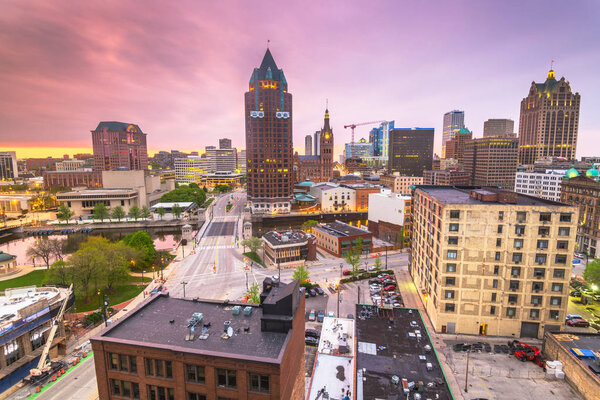 Milwaukee, WIsconsin, USA downtown skyline