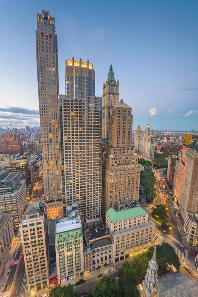 Bloques de la ciudad de Nueva York en Crepúsculo — Foto de Stock