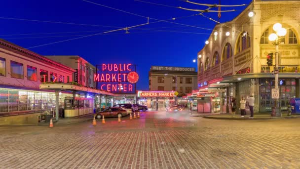 西雅图 2018年7月2日 Pike Place Market Night 该旅游胜地建于1907年 是美国历史最悠久 持续经营的公共市场之一 — 图库视频影像