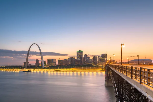 St. Louis, Missouri, Verenigde Staten stadsgezicht op de Mississippi R — Stockfoto