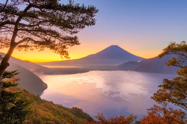 Mt. Fuji, Japón en el lago Motosu — Foto de Stock