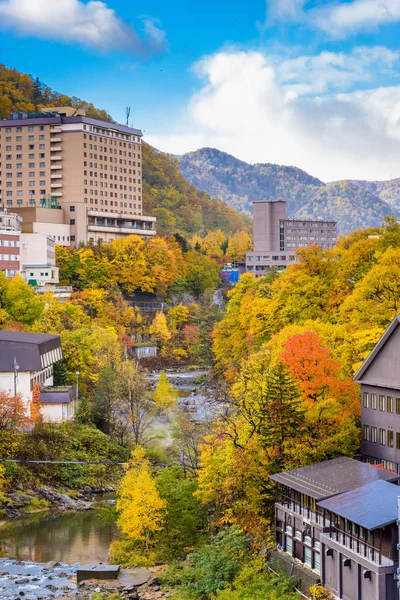 定山渓、日本の町と川 — ストック写真