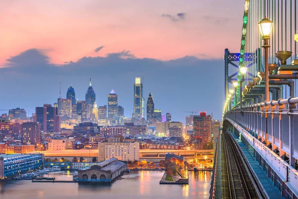 フィラデルフィア、ペンシルバニア、ベンジャミン・フランクルからのアメリカのスカイライン — ストック写真