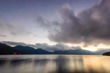 nikko, gün batımında Japonya içinde göl chuzenji.