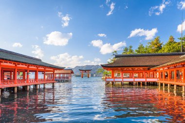 Miyajima, Hiroşima, Japonya kayan Tapınak.