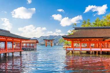 Miyajima, Hiroşima, Japonya kayan Tapınak.