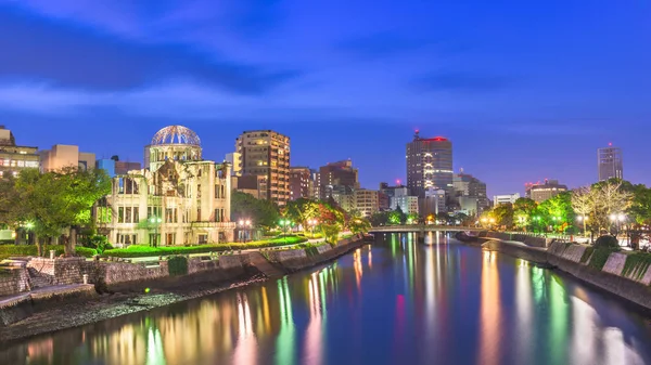 广岛,日本天际线和原子圆顶 — 图库照片