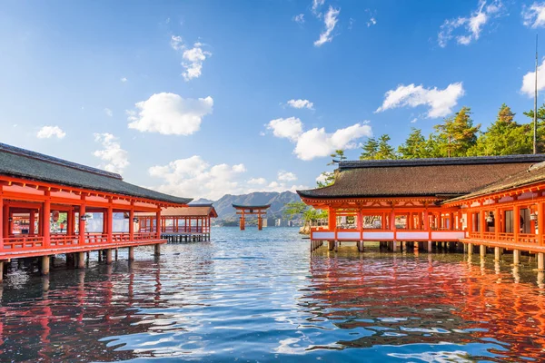 Miyajima, Hiroşima, Japonya kayan Tapınak.