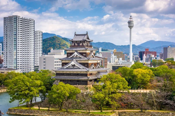 Panorama města Hirošima, Japonsko na hradě — Stock fotografie