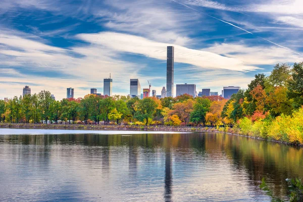 Central Park during autumn in New York City. — Stock Photo, Image