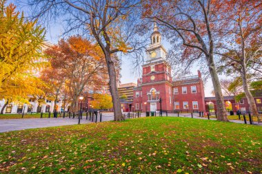 Philadelphia, Pennsylvania, ABD'de sonbahar sezonunda Bağımsızlık Salonu.
