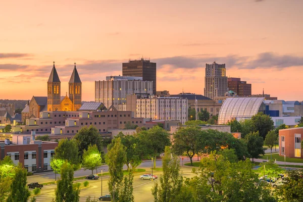 Akron, Ohio, Yhdysvallat Kaupungin Skyline — kuvapankkivalokuva